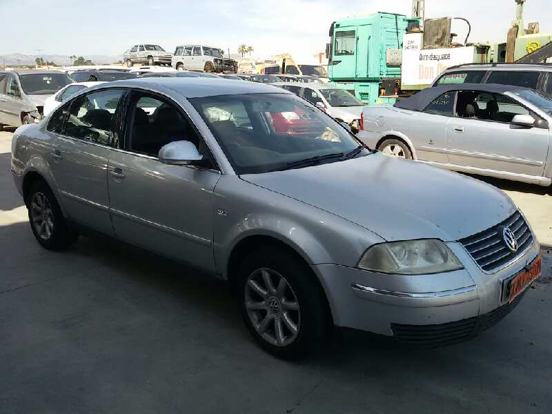 VOLKSWAGEN PASSAT BERLINA (3B3) 2000