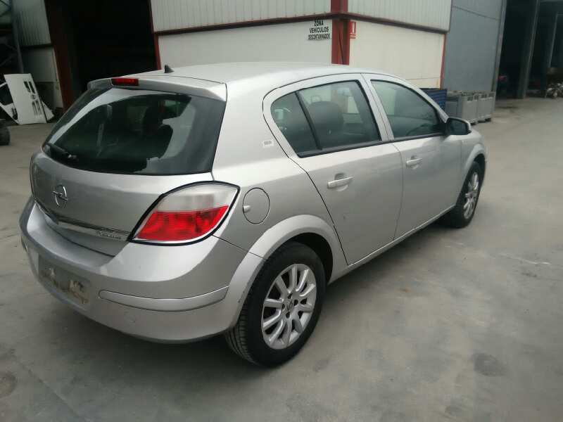 OPEL ASTRA H BERLINA 2004