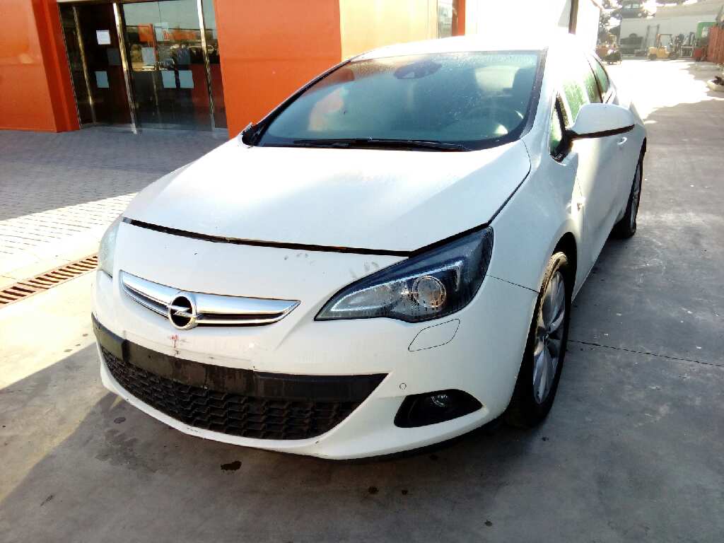 OPEL ASTRA J GTC 2011