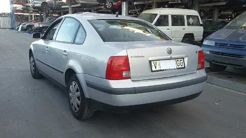 VOLKSWAGEN PASSAT BERLINA (3B2) 1996