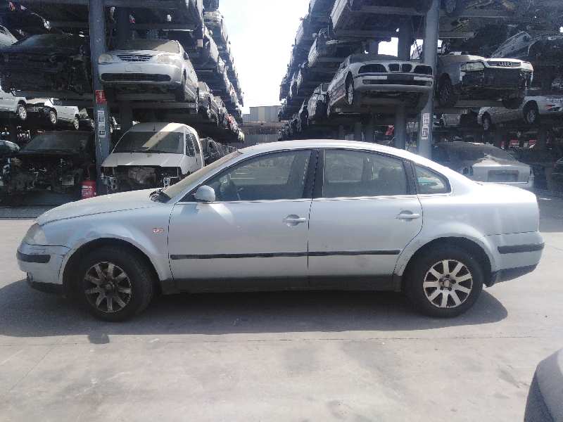 VOLKSWAGEN PASSAT BERLINA (3B3) 2000