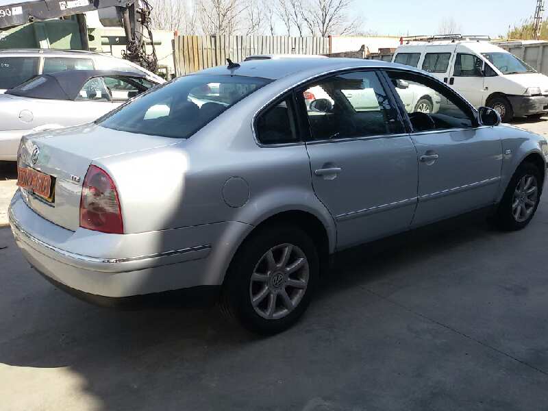 VOLKSWAGEN PASSAT BERLINA (3B3) 2000