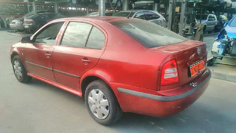 SKODA OCTAVIA BERLINA (1U2) 2000