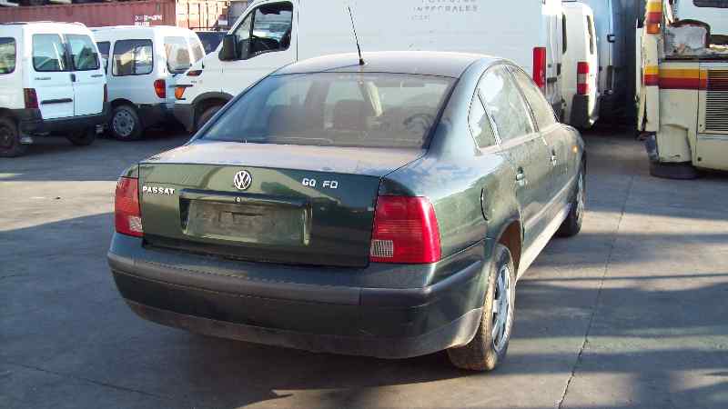 VOLKSWAGEN PASSAT BERLINA (3B2) 1996